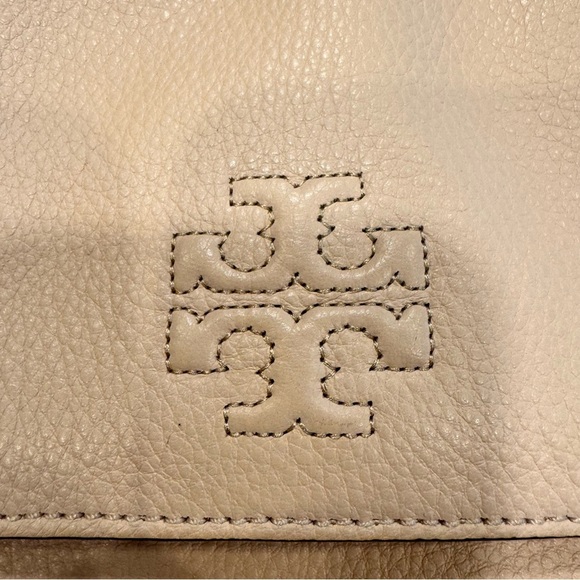 Tory Burch Thea Pebbled Leather Fold Over Crossbody/Clutch W/ Tassel Blush Pink - Picture 4 of 16